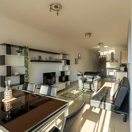 Brightest Room, Shared Bathroom *