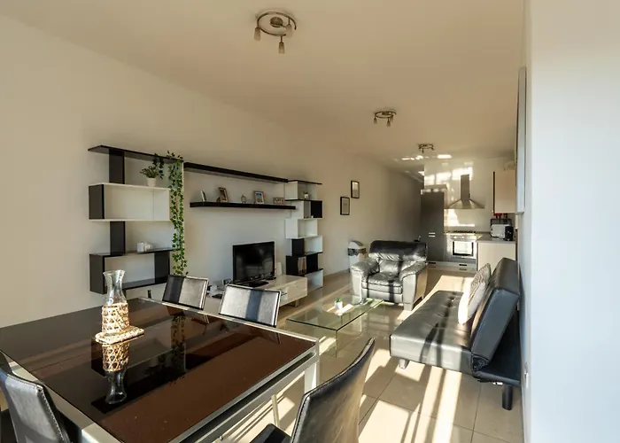 Brightest Room, Shared Bathroom *