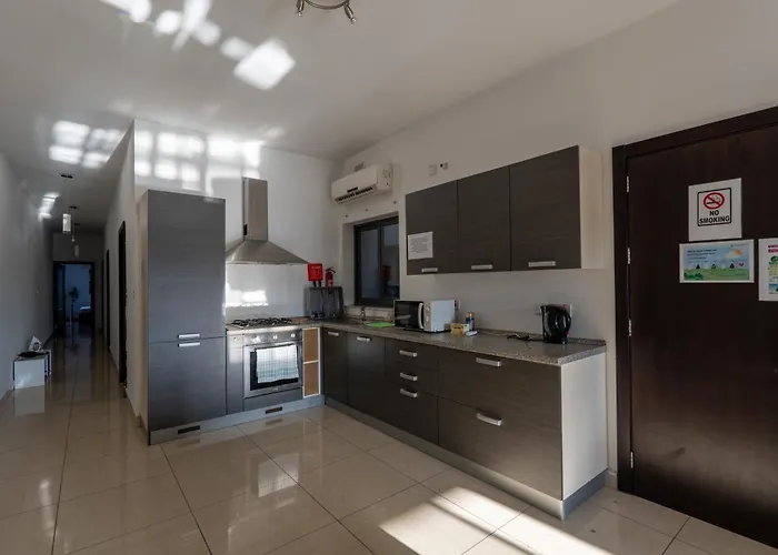 Brightest Room, Shared Bathroom *